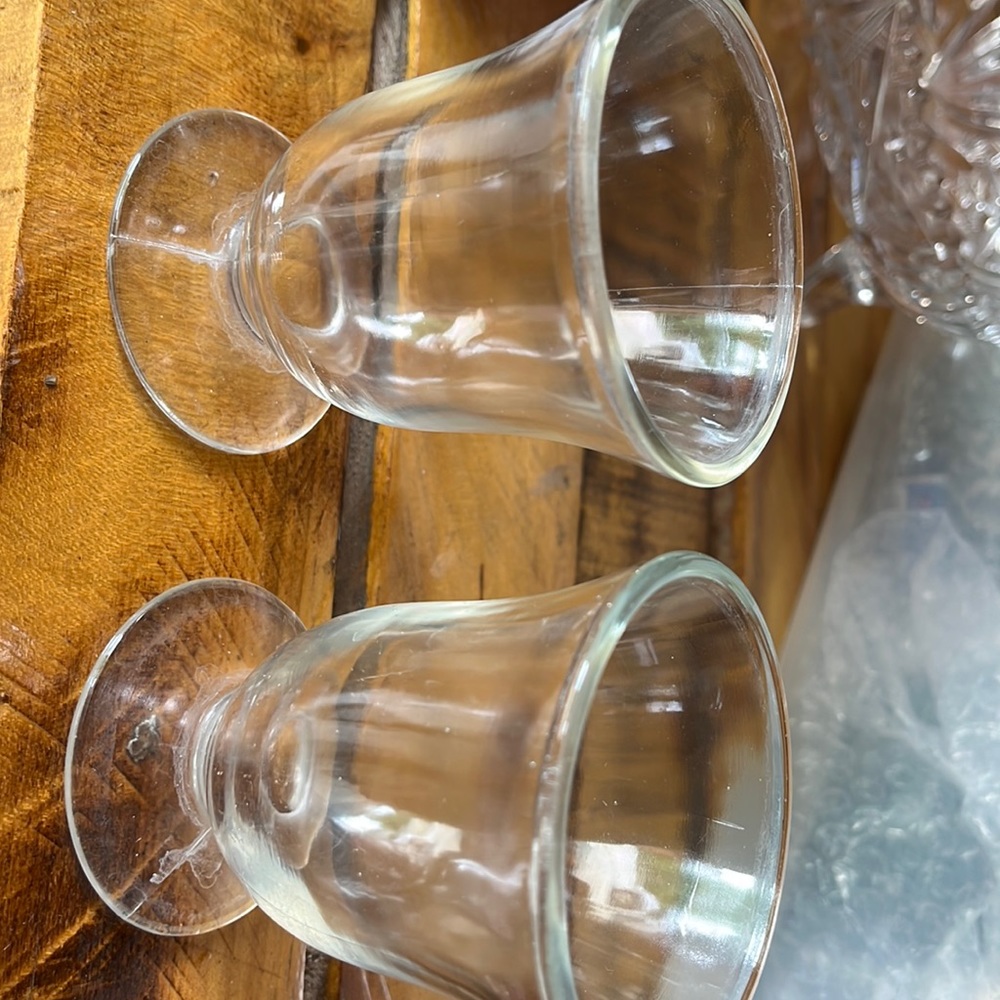 2 whisky glasses